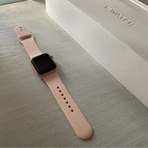 NWT Apple Watch Series 5 (GPS, 40MM) Gold Aluminum Case Pink Sand Sport Band